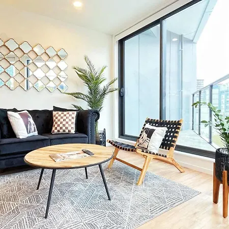 Luxury Parkside Living On Queen St With Ac Pool & Gym